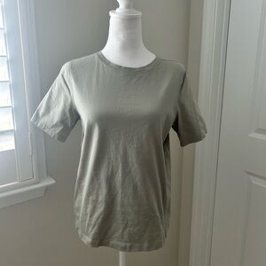 Lululemon T-Shirt Size Small